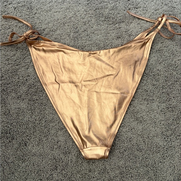NEW SKIMS Rose Gold Signature Metallic String Bikini Bottoms Size 4X - Picture 4 of 6